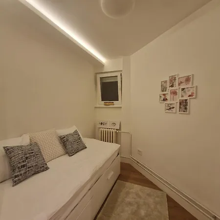 Royal Novi Mercator * Bělehrad