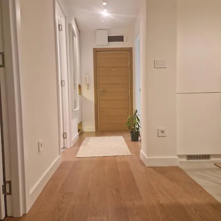 Royal Novi Mercator 아파트 베오그라드