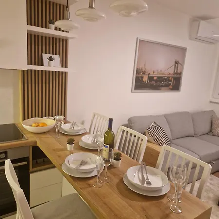 Royal Novi Mercator Apartment *