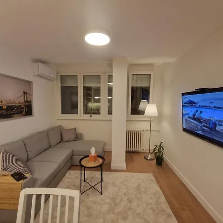 Royal Novi Mercator 아파트 베오그라드