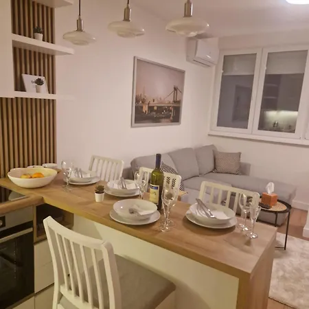 Royal Novi Mercator Apartmán *