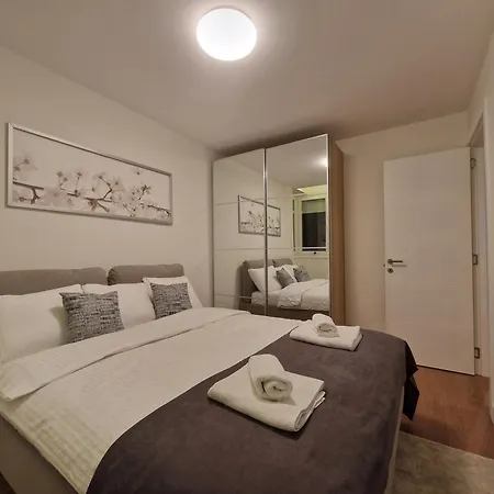 Royal Novi Mercator Apartmán *